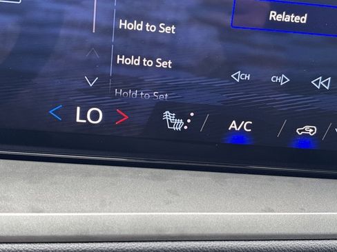 Used 2024 Chevrolet Traverse LT w/ Enhanced Driving Package FWD image 37
