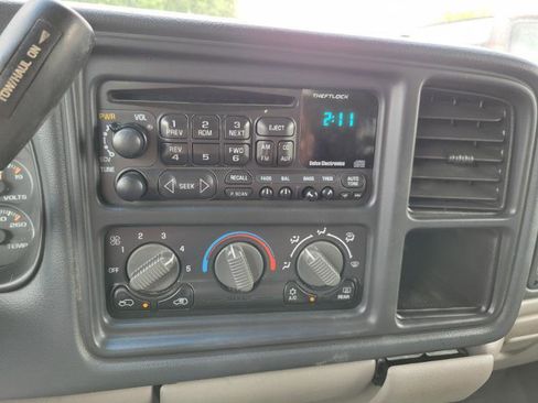 Used 2000 Chevrolet Tahoe LS w/ LS Preferred Equipment Group AWD/4WD image 2