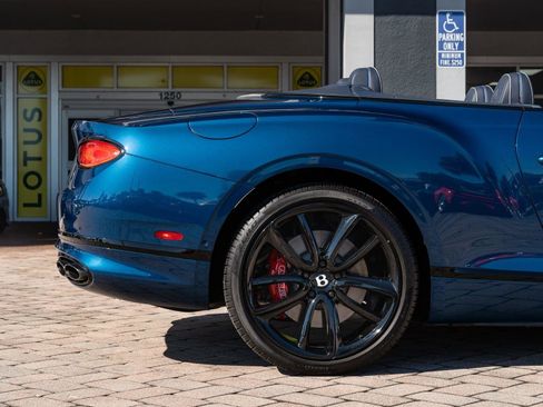 Used 2022 Bentley Continental GT image 29