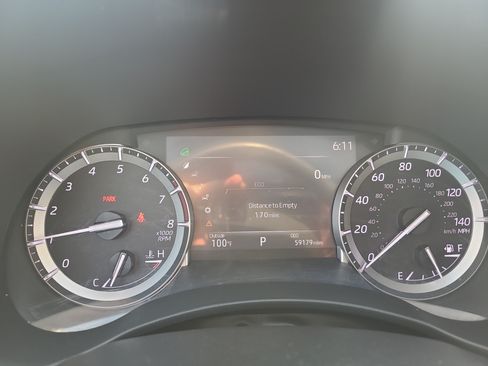 Used 2022 Toyota Highlander XLE AWD/4WD image 23