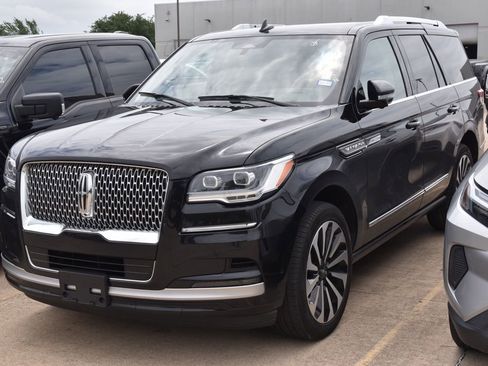 Certified 2023 Lincoln Navigator Reserve AWD/4WD image 2