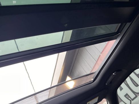 Used 2017 Land Rover Range Rover HSE image 16