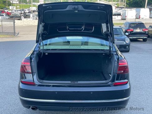 Used 2018 Volkswagen Passat 2.0T SE FWD image 32