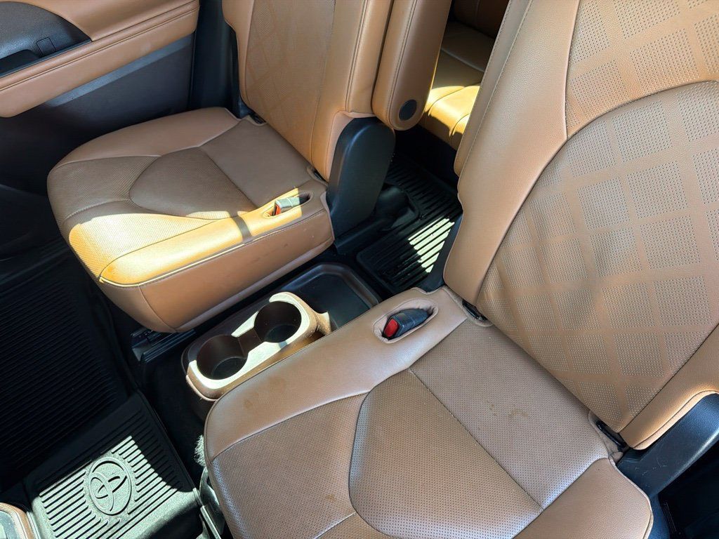 Used 2021 Toyota Highlander Platinum AWD/4WD image 13