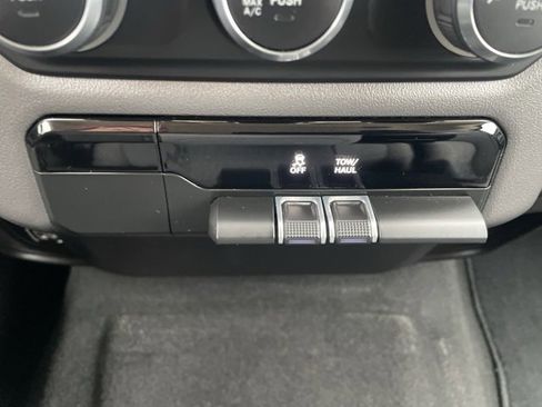 Used 2019 RAM 1500 Big Horn image 26