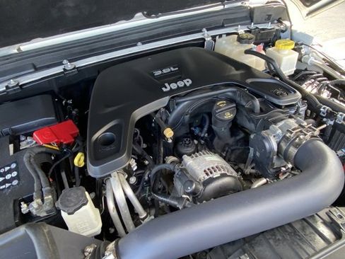 Used 2020 Jeep Gladiator Sport w/ Quick Order Package 24S image 11