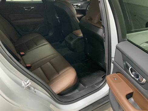 Used 2025 Volvo V60 B5 Cross Country Plus AWD/4WD image 36
