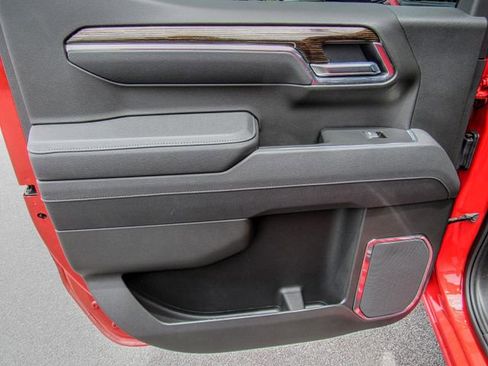 New 2025 GMC Sierra 1500 Elevation image 16