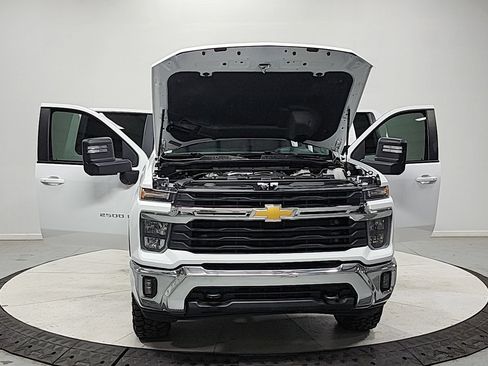 Used 2024 Chevrolet Silverado 2500 LT AWD/4WD image 10