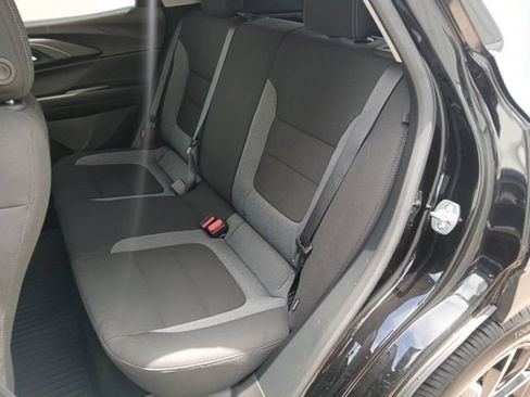 Used 2024 Chevrolet TrailBlazer LT w/ LT Cold Weather Package FWD image 14