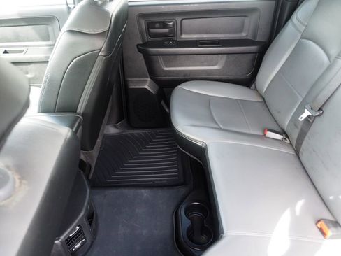 Used 2024 RAM 2500 Tradesman w/ Chrome Appearance Group image 17