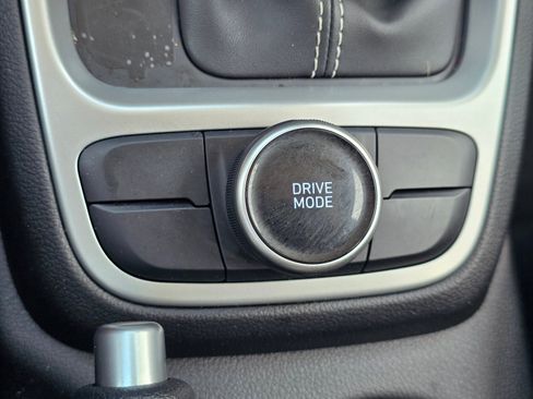 Used 2025 Hyundai Venue SEL FWD image 20
