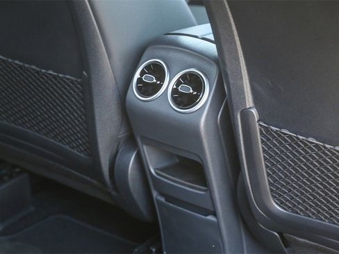 Used 2024 Mercedes-Benz GLB 250 4MATIC image 21