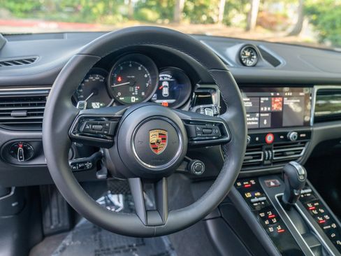 Certified 2026 Porsche Macan AWD/4WD image 13