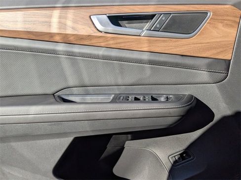 New 2026 Volkswagen Atlas SE image 28