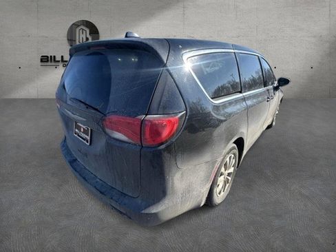 Used 2017 Chrysler Pacifica Touring w/ Tire & Wheel Group image 10