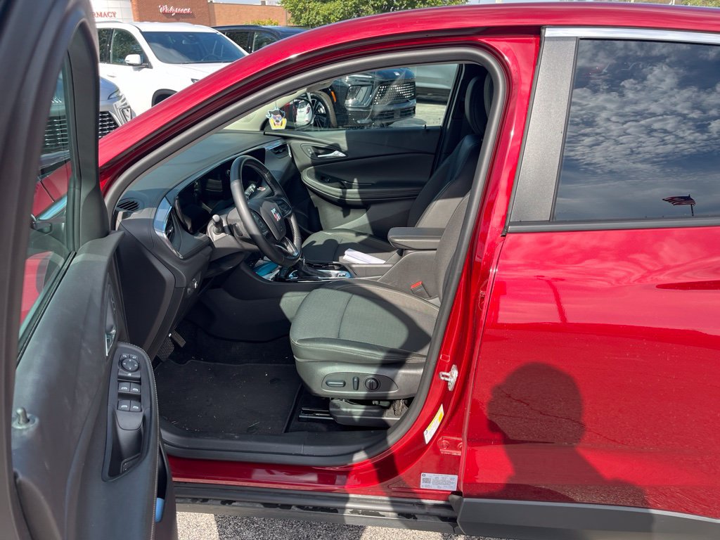 Used 2025 Buick Encore GX Preferred w/ Comfort Package FWD image 6