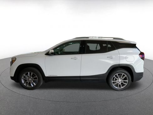 Used 2024 GMC Terrain SLT image 9