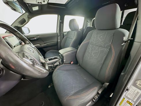 Used 2016 Toyota Tacoma TRD Off-Road image 13
