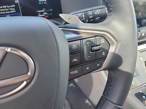Used 2025 Lexus GX 550 w/ Accessory Package (2T) AWD/4WD image 31
