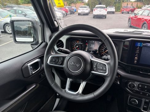 Used 2025 Jeep Wrangler Unlimited Sahara AWD/4WD image 34