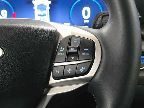 Used 2025 Ford Explorer Active AWD/4WD image 26