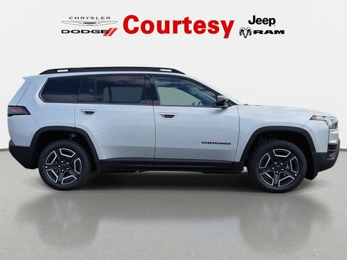 New 2026 Jeep Cherokee Laredo AWD/4WD image 2