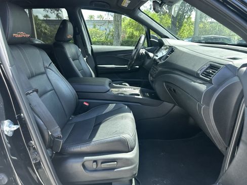 Used 2025 Honda Passport TrailSport image 17