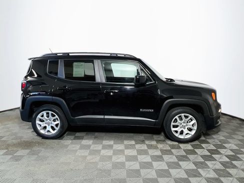 Used 2017 Jeep Renegade Latitude FWD image 8