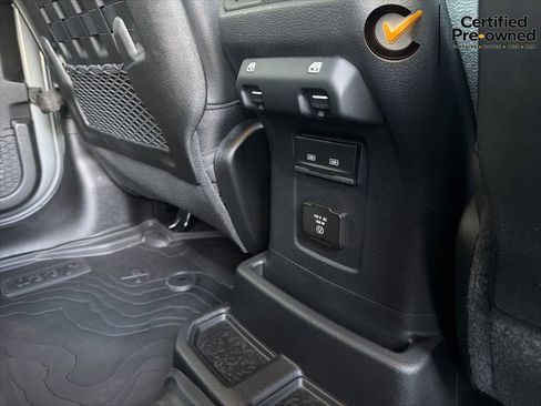 Used 2022 Jeep Wrangler Unlimited Rubicon w/ LED Lighting Group AWD/4WD image 32