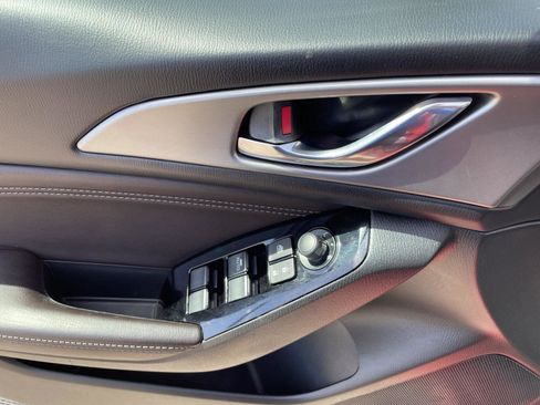 Used 2018 MAZDA MAZDA3 Touring image 14