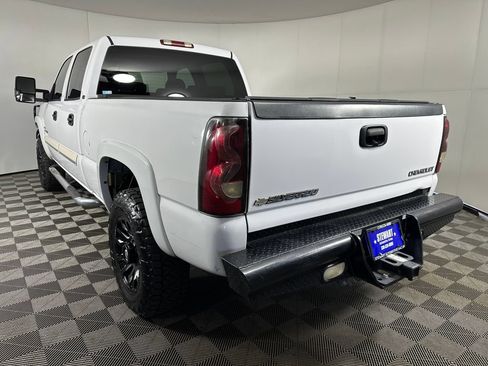 Used 2004 Chevrolet Silverado 2500 LS w/ Heavy-Duty Power Package RWD image 3