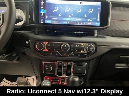 Used 2024 Jeep Wrangler Unlimited Rubicon AWD/4WD image 19