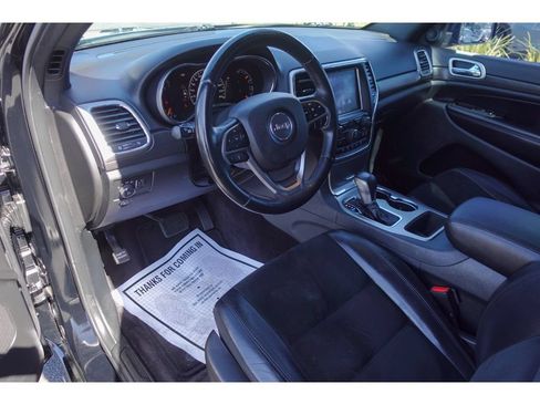 Used 2018 Jeep Grand Cherokee Altitude RWD image 9