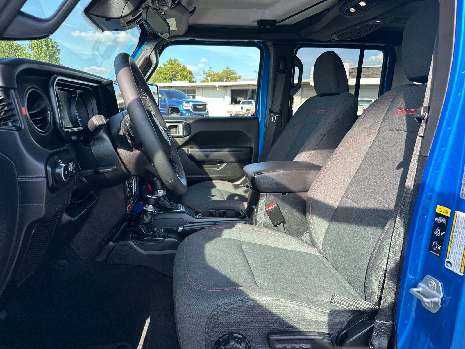 Used 2025 Jeep Wrangler Unlimited Rubicon w/ Convenience Group AWD/4WD image 11