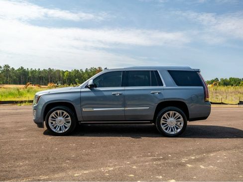 Used 2016 Cadillac Escalade Platinum RWD image 9