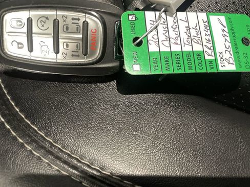 Used 2024 Chrysler Pacifica Touring-L FWD image 29