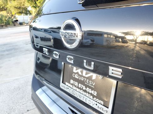 Used 2021 Nissan Rogue S image 7