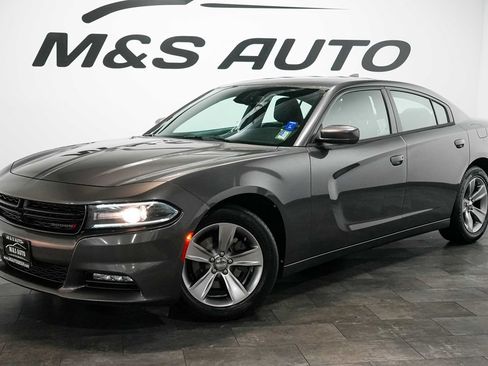 Used 2018 Dodge Charger SXT Plus RWD image 2