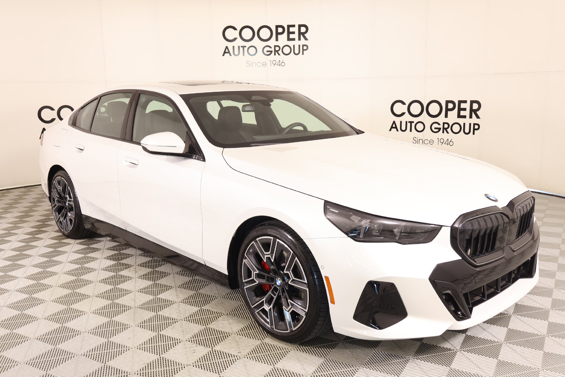 Used 2026 BMW 540i xDrive w/ M Sport Package AWD/4WD image 1