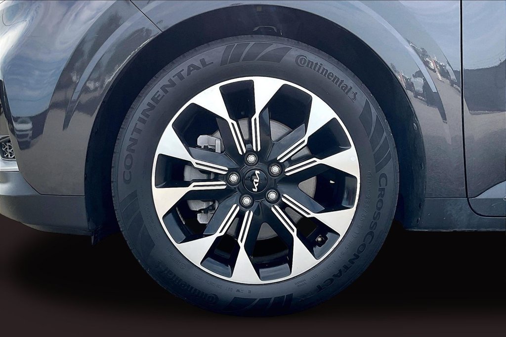 Used 2024 Kia Carnival EX FWD image 39
