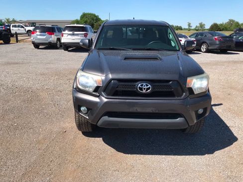 Used 2012 Toyota Tacoma 4x4 Access Cab V6 w/ TRD Sport Pkg image 3