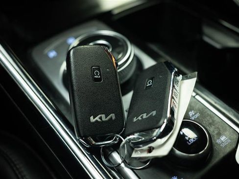 Used 2022 Kia Sorento SX w/ Panoramic Sunroof Package image 24