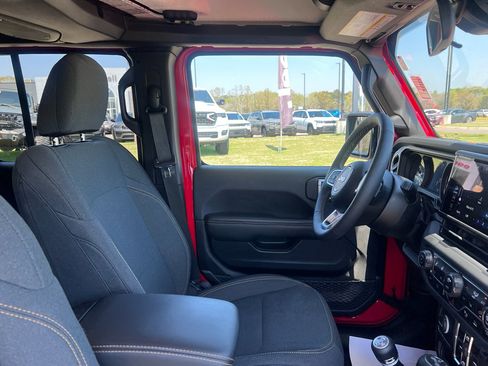 Certified 2025 Jeep Wrangler Sahara w/ Safety Group image 16