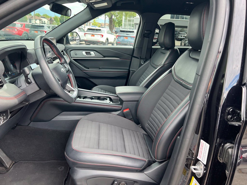 Used 2025 Ford Explorer ST-Line w/ ST-Line Street Pack AWD/4WD image 26