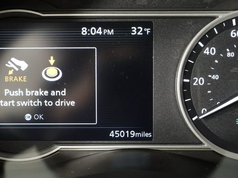 Used 2023 Nissan Versa SV image 32