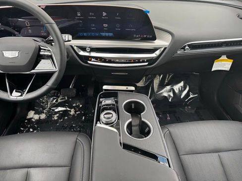 New 2025 Cadillac Lyriq Luxury AWD/4WD image 2