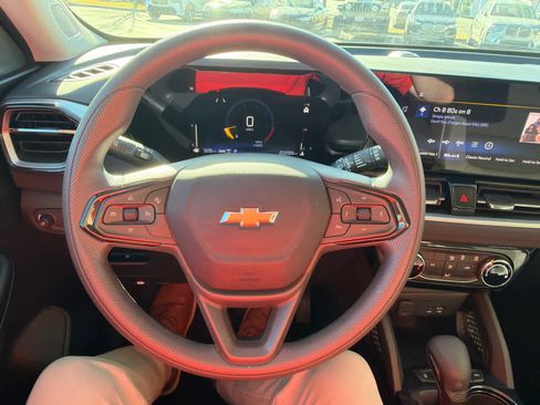 Used 2025 Chevrolet TrailBlazer LT image 30