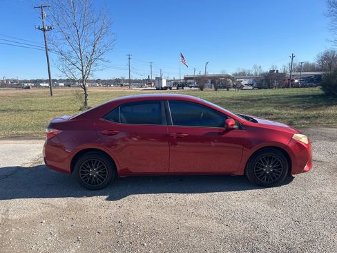 Used 2016 Toyota Corolla LE image 6
