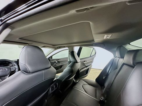 Used 2022 Toyota Camry XSE FWD image 13